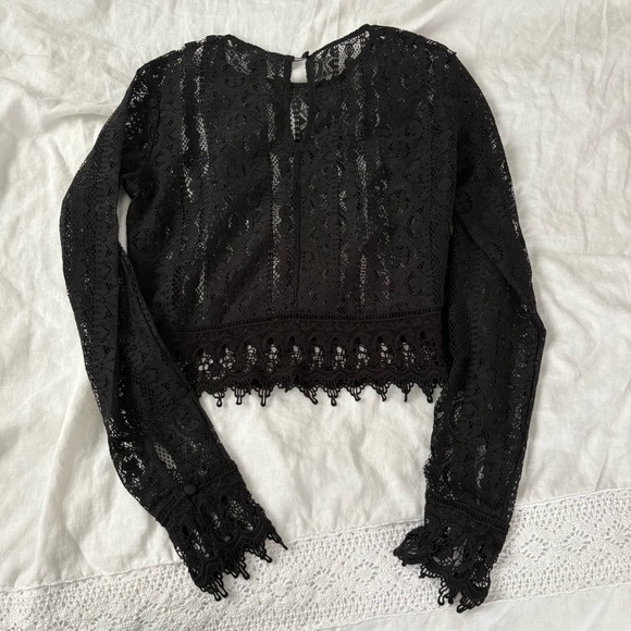 Forever 21 MEDIUM long sleeve black Lace Sheer Top cropped - Picture 5 of 6